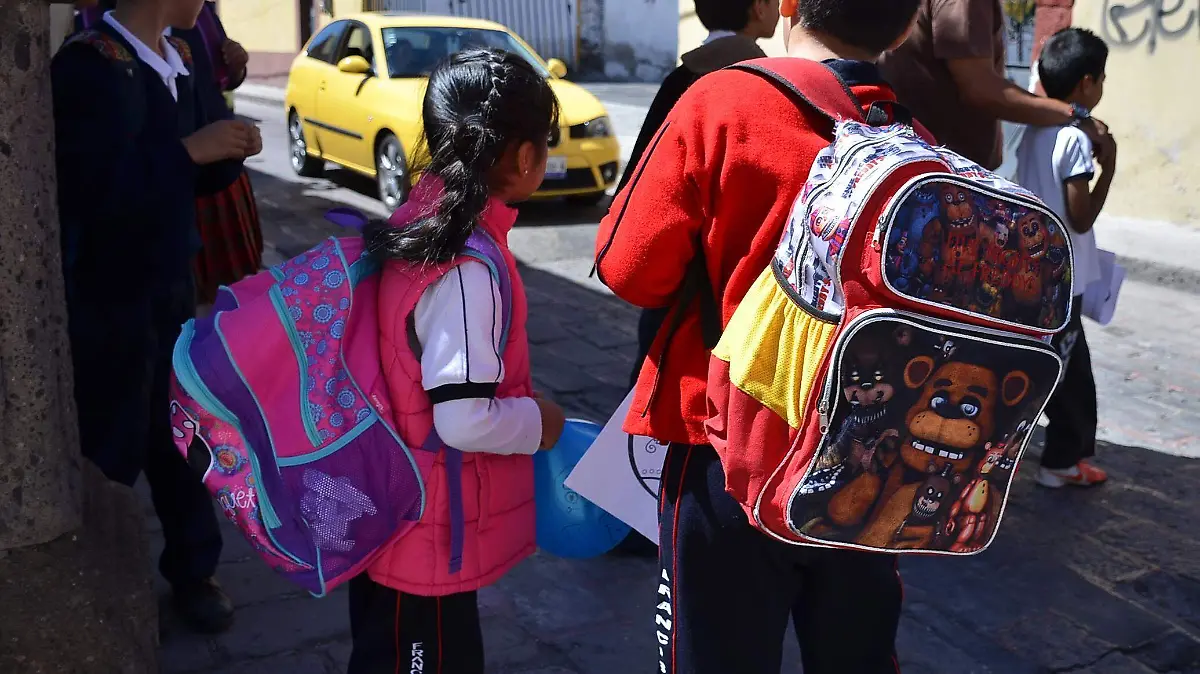 Seis mil 200 familias sanjuanenses reciben beca para educación básica.  Foto Archivo  El Sol de San Juan del Río.